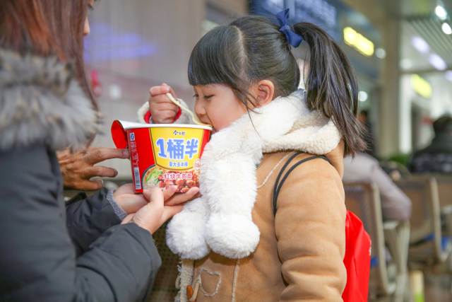 春节情感营销泛滥，品牌如何另辟蹊径